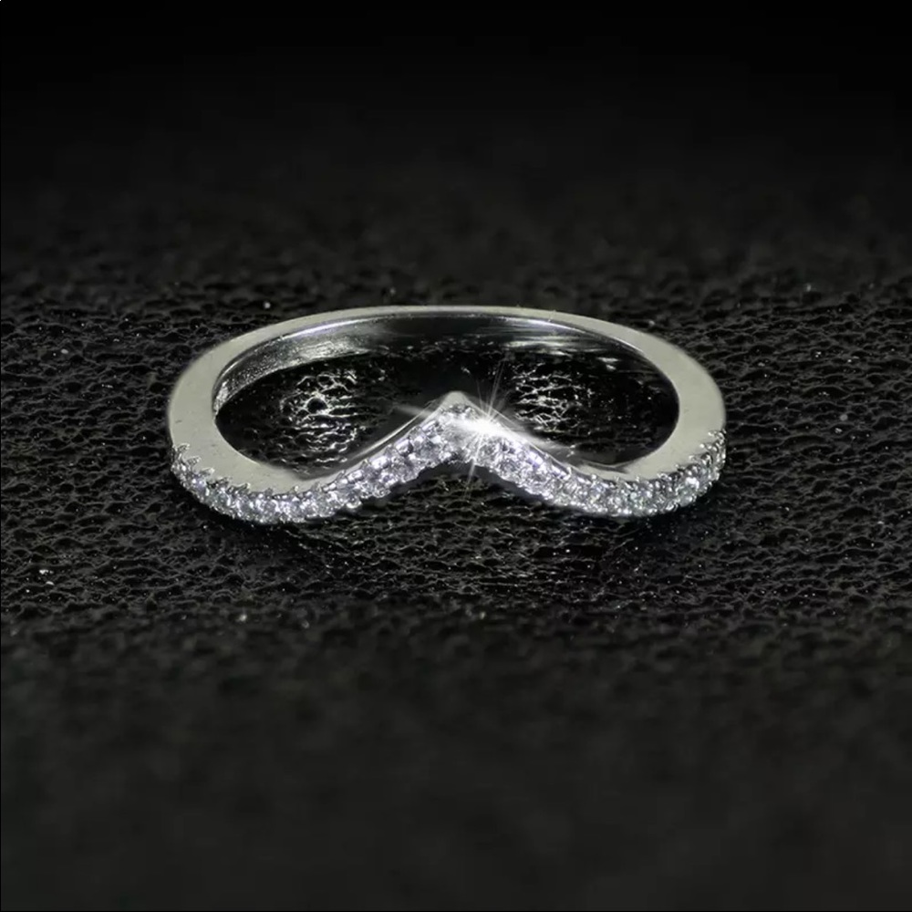 Half pave v-shape CZ ring - Picture 3 of 6